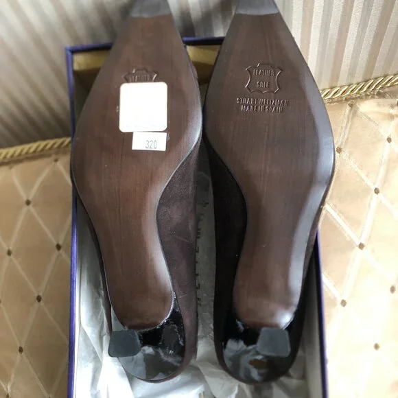 Stuart Weitzman Brown suede heels, patent leather trim,gold accent, 7.5M NIB - Picture 3 of 7